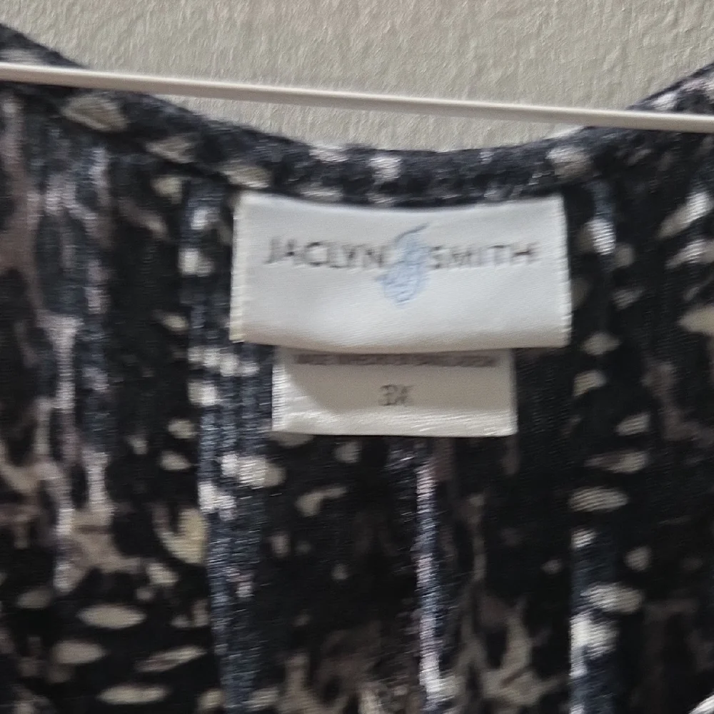Jaclyn Smith Black and White Maxi Dress - Picture 2 of 4